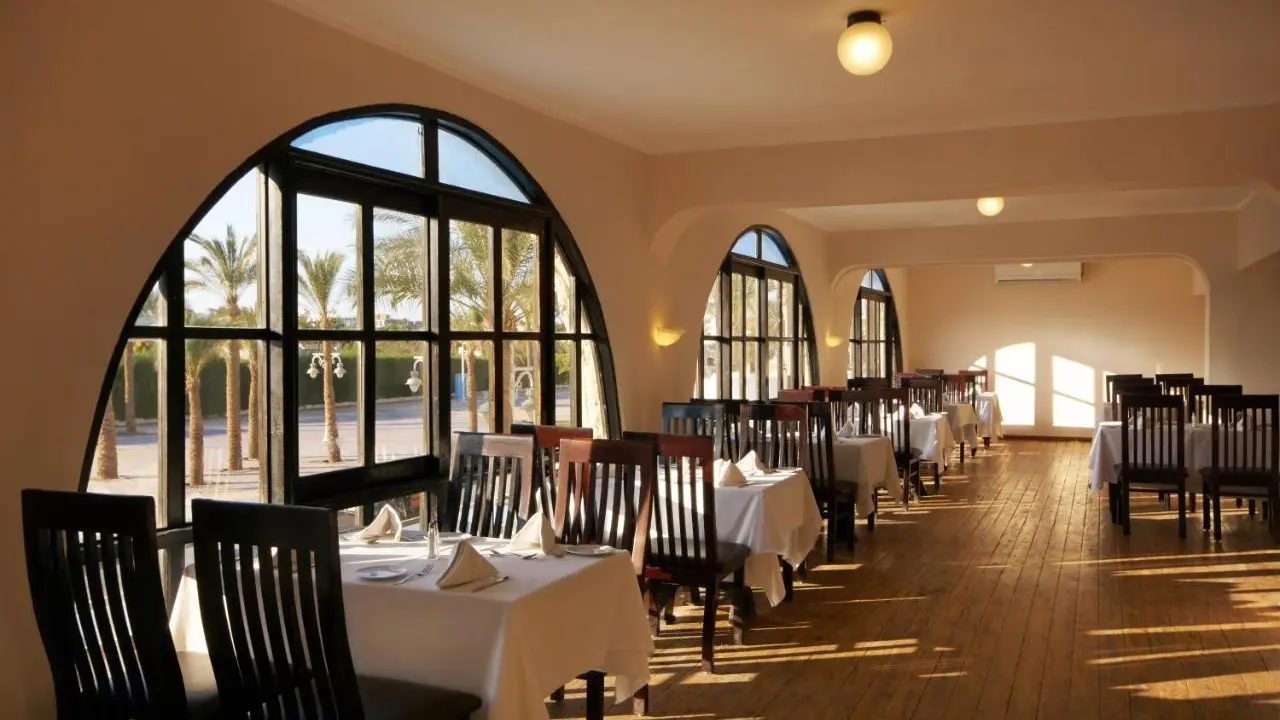 الفندق جفتون أزور بيتش - الغردقة